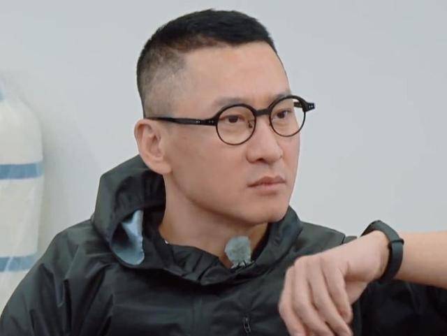 原创51岁周杰重回荧幕从尔康到农夫13年间他经历了什么