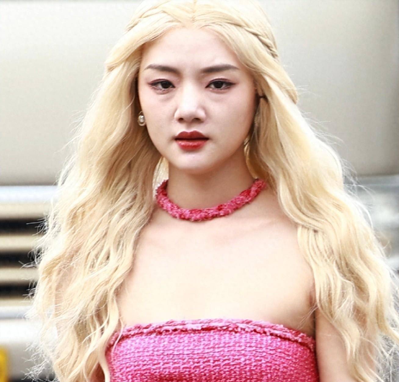 瞧,任敏这个看似乖巧的孩子,竟然成了夜店女王?