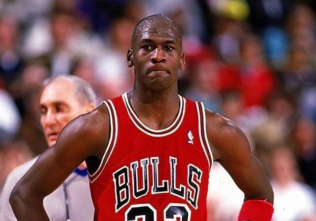 原创菲尔杰克逊三角战术揭秘超越科比和乔丹的执行者