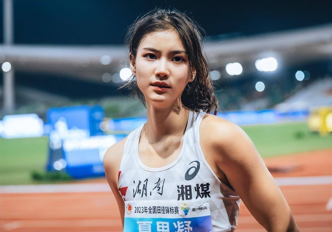 原创体坛女神夏思凝有黄金臀腿比长相清纯如初恋身材时尚引羡慕