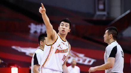 原创41分25板,cba超级鱼腩头号球星回归,本不输周琦,仍是男篮希望_邹