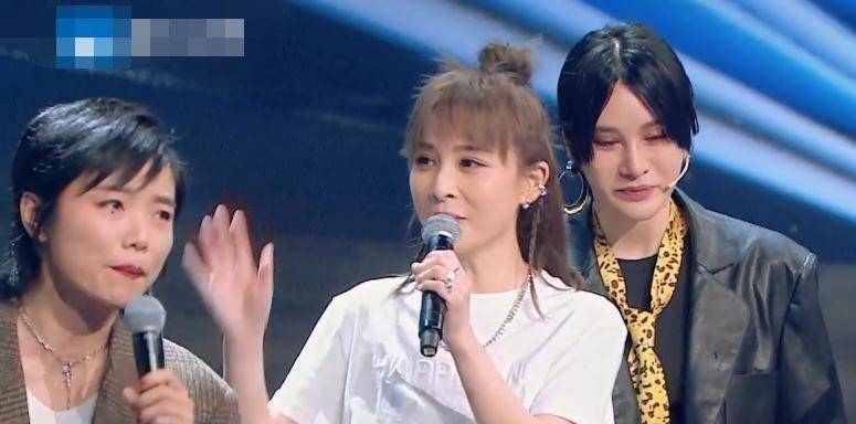 《王牌》搞重聚情怀,许飞边拿钱边拆台,尚雯婕惊喜变"惊吓"_谭维维