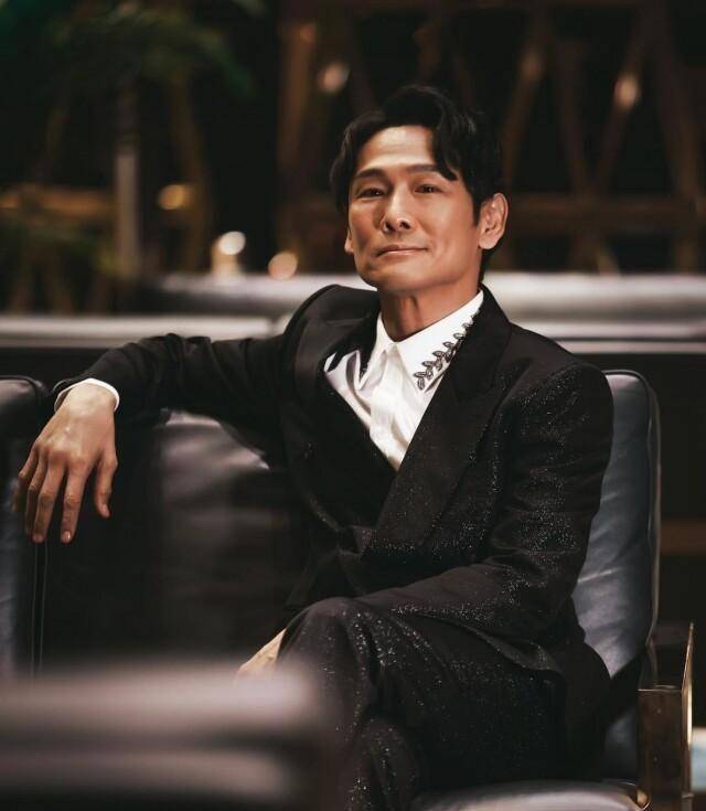 原创60岁杜德伟颜值身材也太抗打了不愧是初代alpha时尚男神