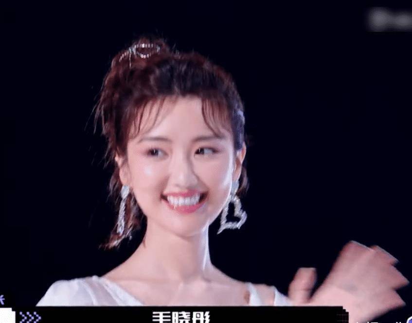 原创创4三公预告毛晓彤被赞多公主抱小细节却暴露真实素养