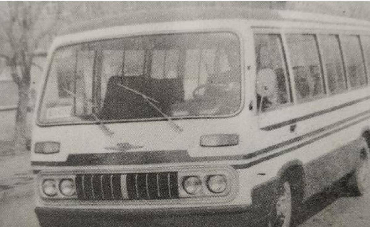 程鹏有些不高兴,带着两人回了家,招呼着他们解决杨学林的尸体.