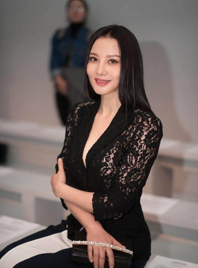 原创风云的楚楚48岁近照微胖却风韵犹存似少女至今未嫁