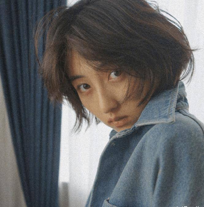 李晨夸张子枫的演技一个眼神戏就有感染力才20岁成功自有原因