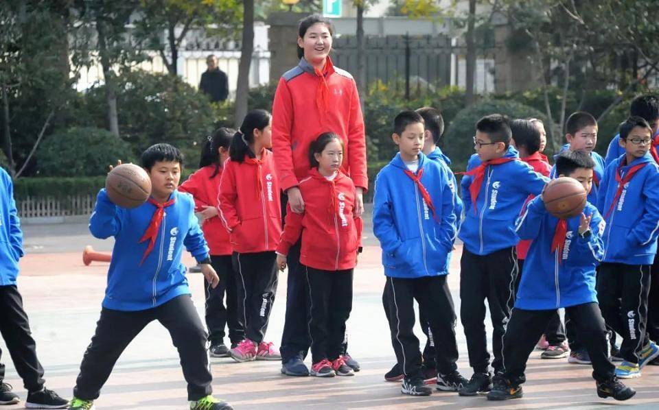 原创期待2米28小将入选中国女篮身高已超姚明曾单场砍68分38板