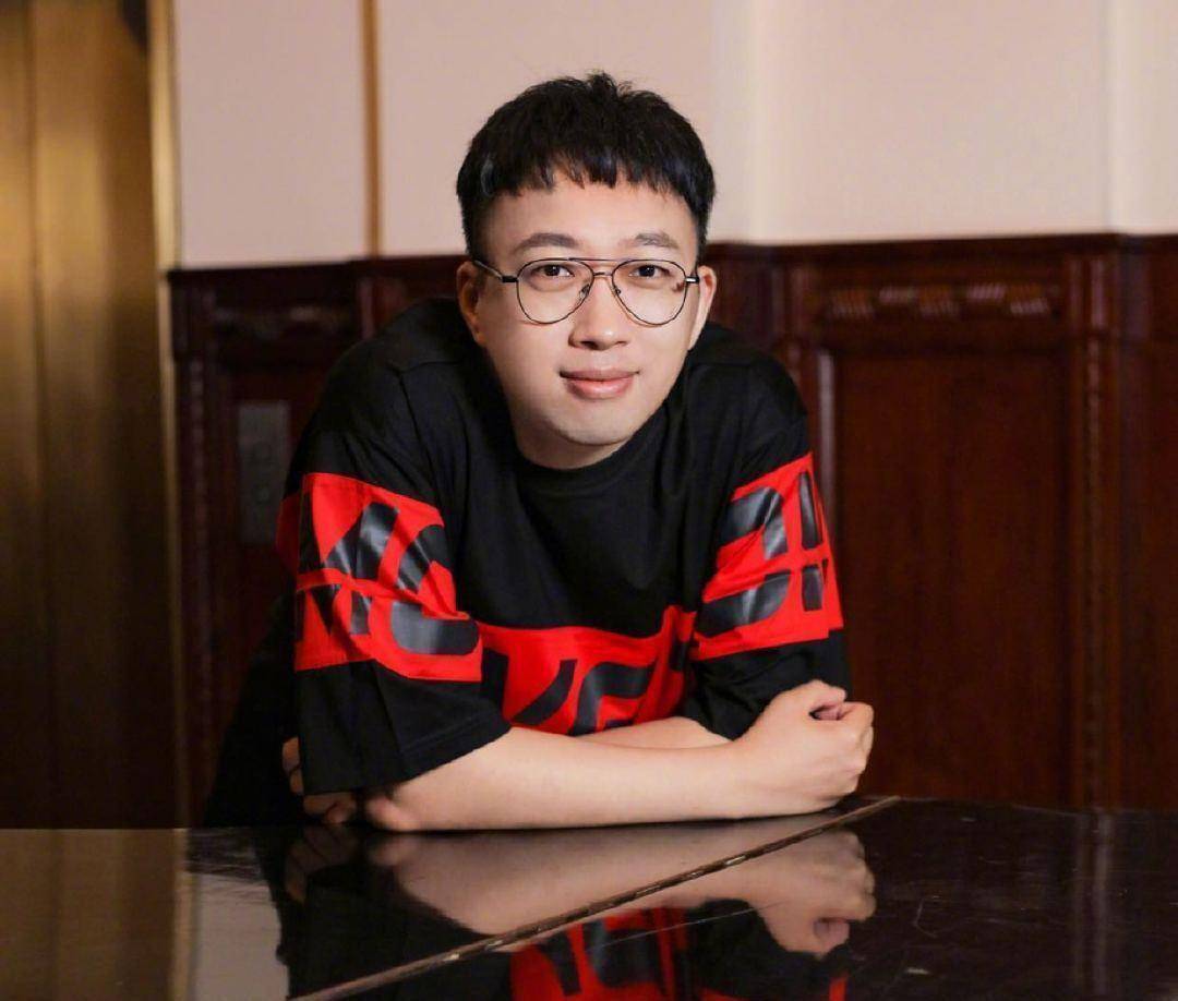 女演员换衣服被偷拍勒索于正发文力挺并透露偷拍者信息