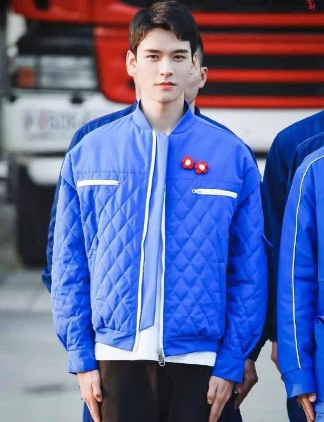 龚俊舞姿太搞笑展示刚安装的四肢实力演绎歌舞双废