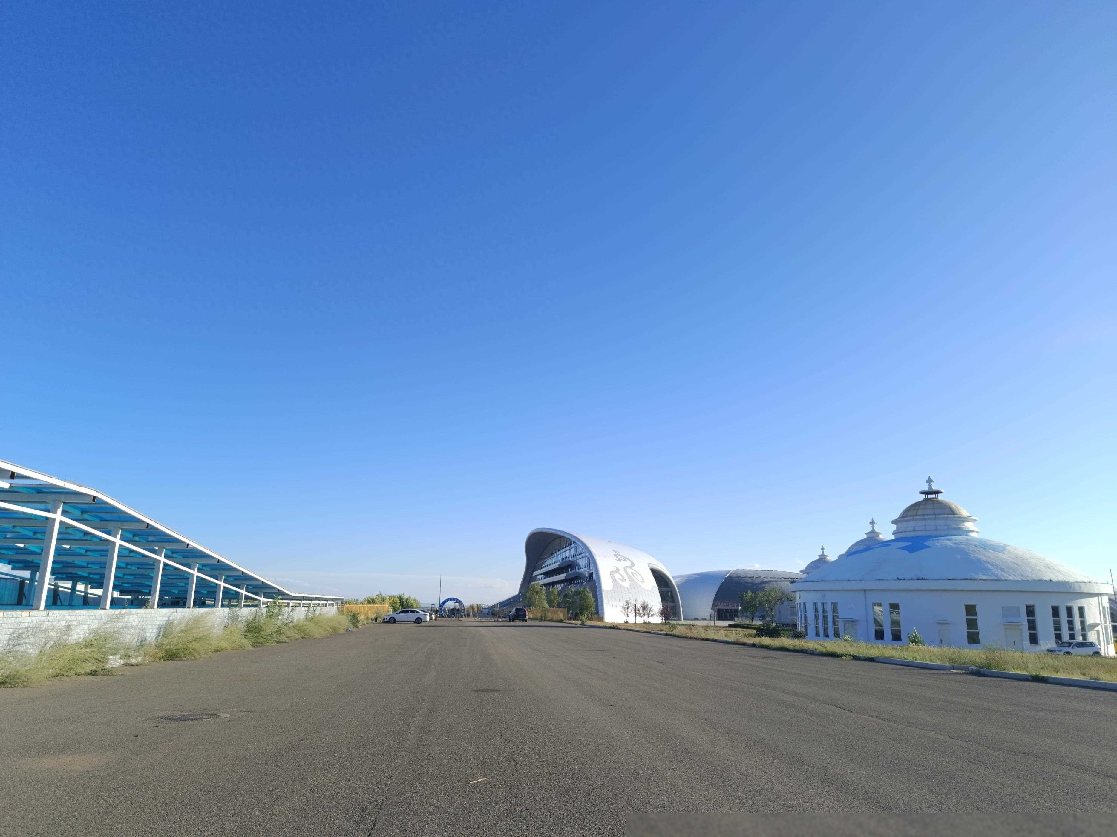 原创内蒙古蒙骏马业主引领呼和塔拉赛马场赛马新风尚