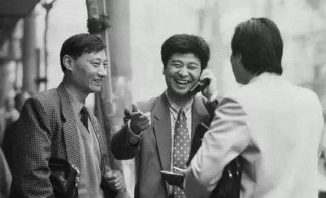 他不仅将海鲜餐饮事业发展壮大,还成了南海渔村和中海集团的董事长,一