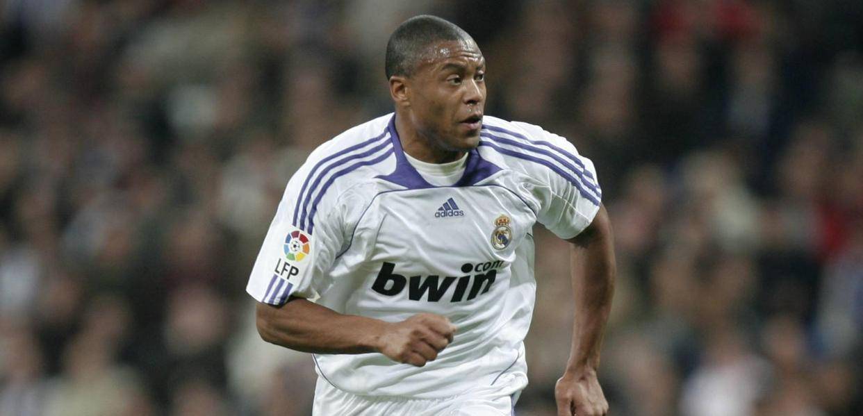 原创德罗巴足坛历史上可称为野兽级前锋的只有3人我不行