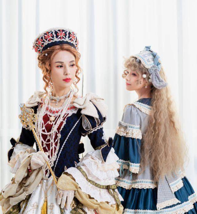 原创54岁李若彤挑战lolita装戴王冠扮高贵皇后美到认不出