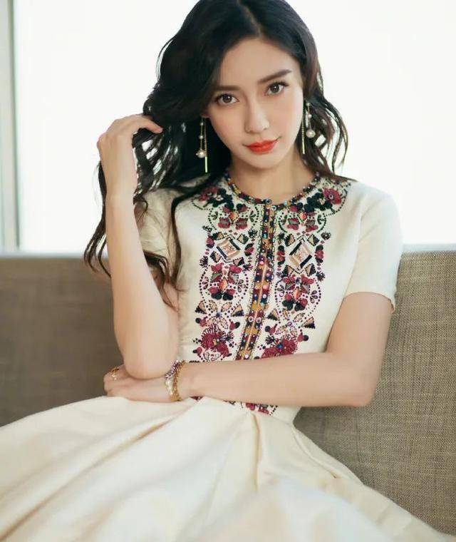 angelababy选高定钟楚曦穿过季红毯礼服在争什么