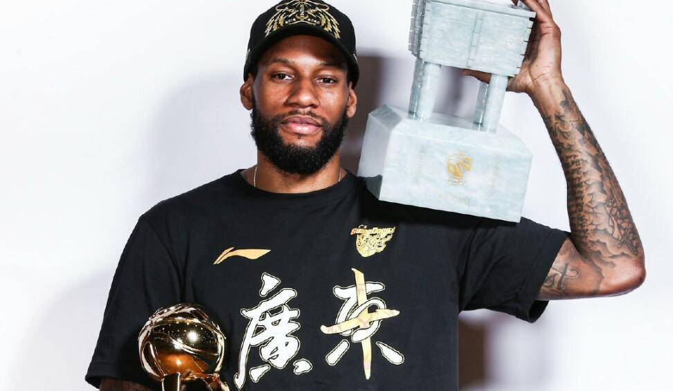 广东宏远38岁威姆斯状态神勇遭球迷质疑用违禁品,黑历史被挖出