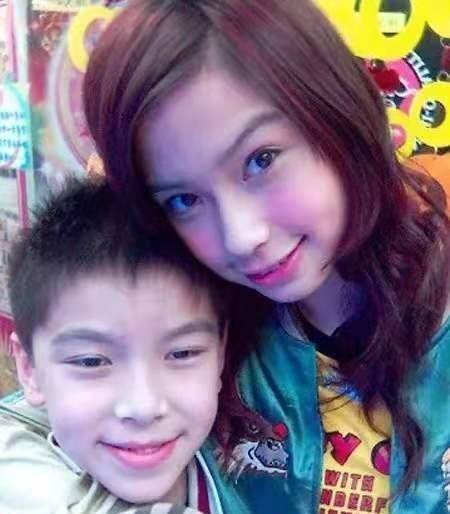 他有翘鼻梁和厚嘴唇,长相酷似东南亚人_杨颖_易烊昱_杨帆