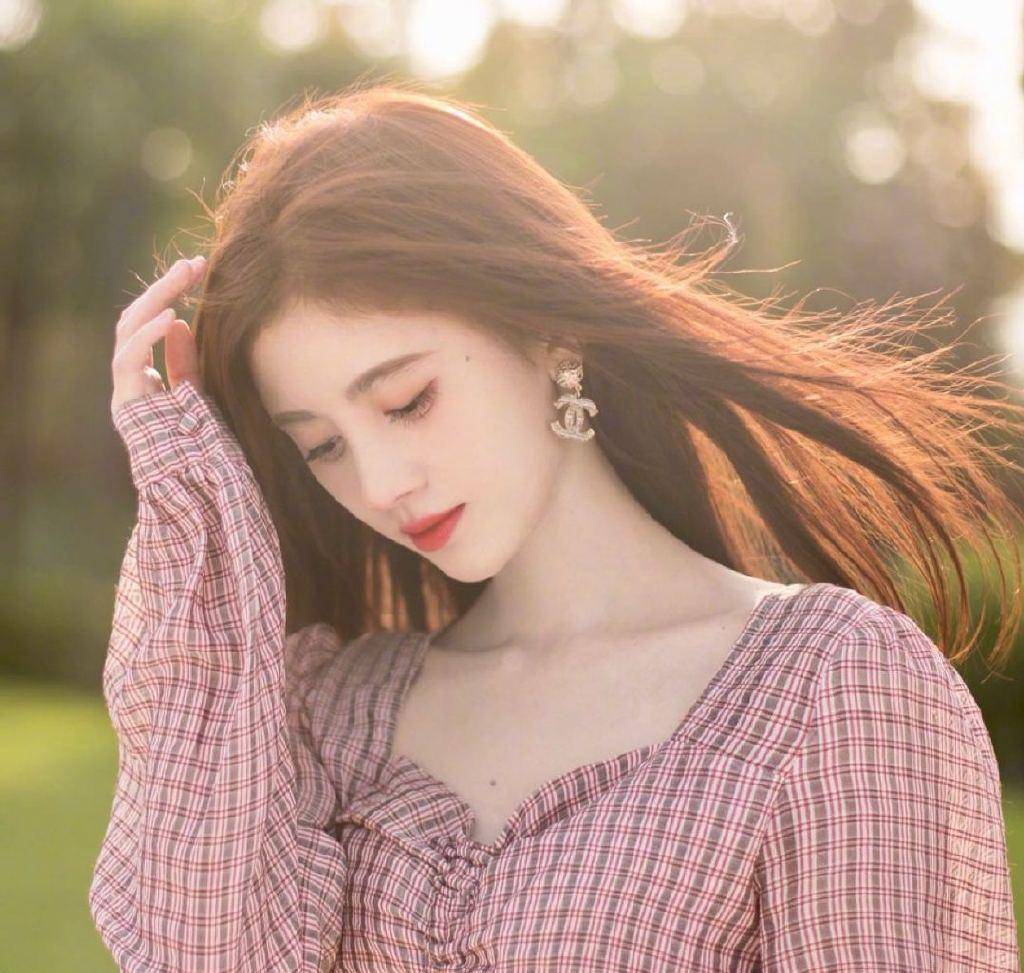 这位歌手和四千年一遇女歌手站一起丝毫不输,堪称现代西施_鞠婧祎