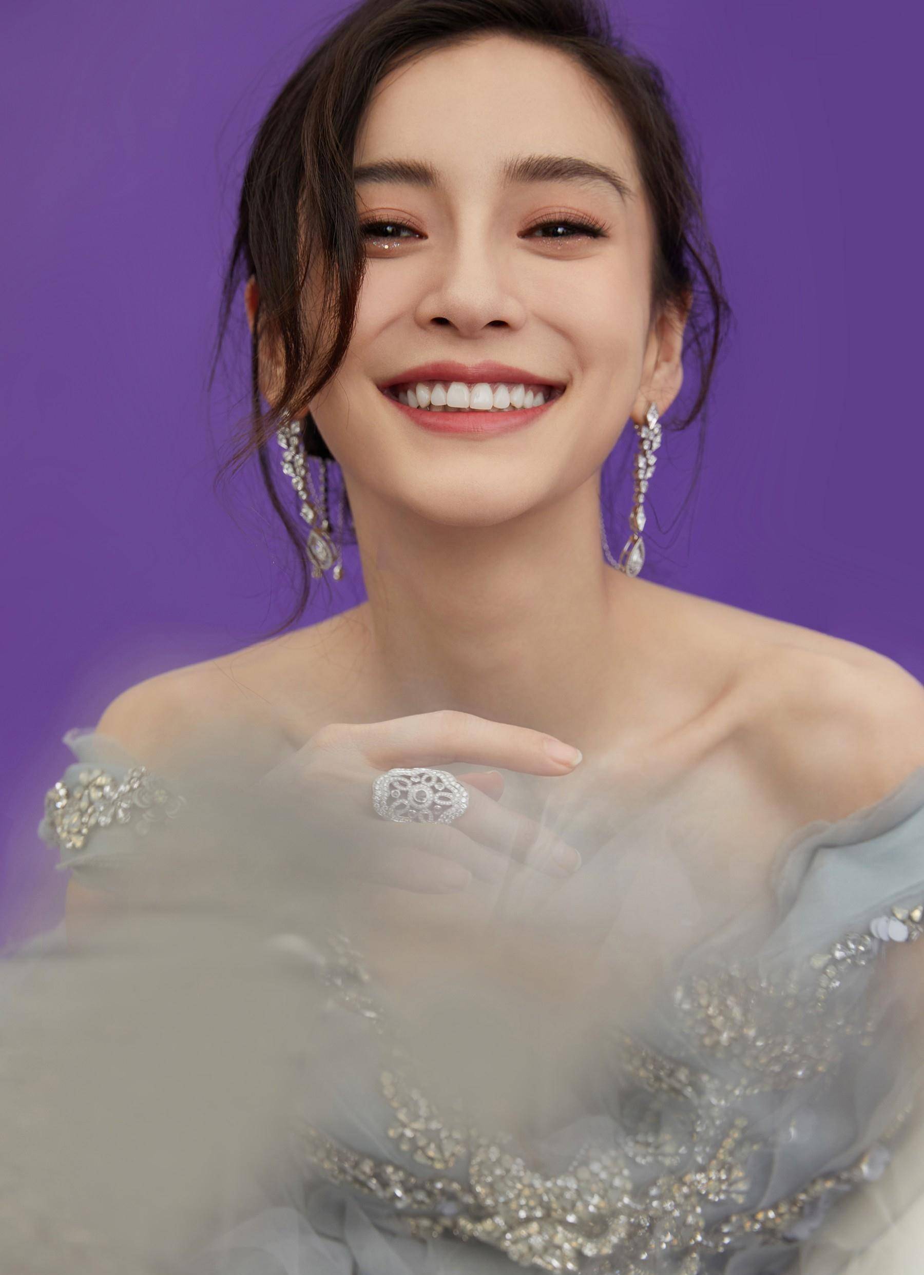 原创angelababy太温柔了甜甜风情让人陶醉楚楚美貌融入自然