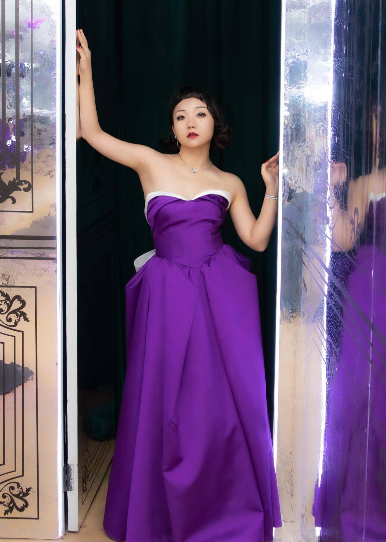 辣目洋子才是微胖女生穿搭模板短粗身材穿渔网袜别样的时髦