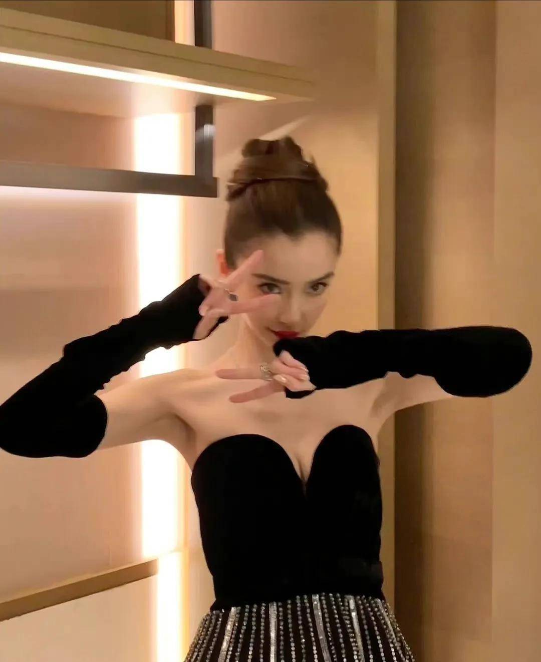 angelababy墨色天鹅绒抹胸星座裙造型,深v设计秀好身材性感妩媚_刺绣_