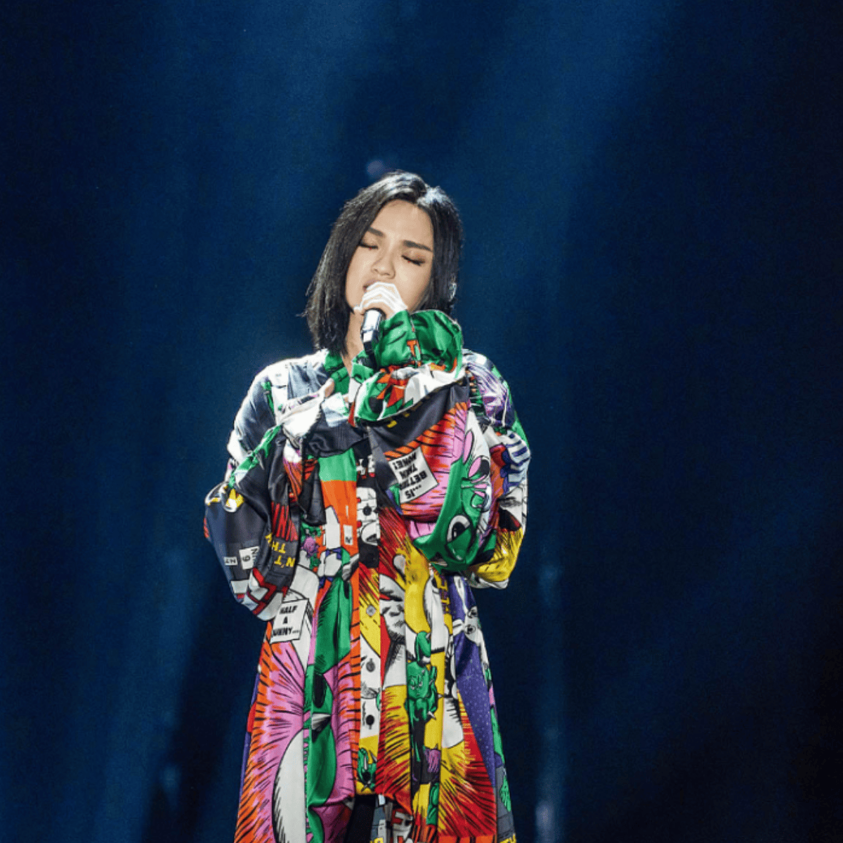 代表作:身骑白马,失落沙洲,不难,惧高症,你敢不敢,一样的月光,寻人