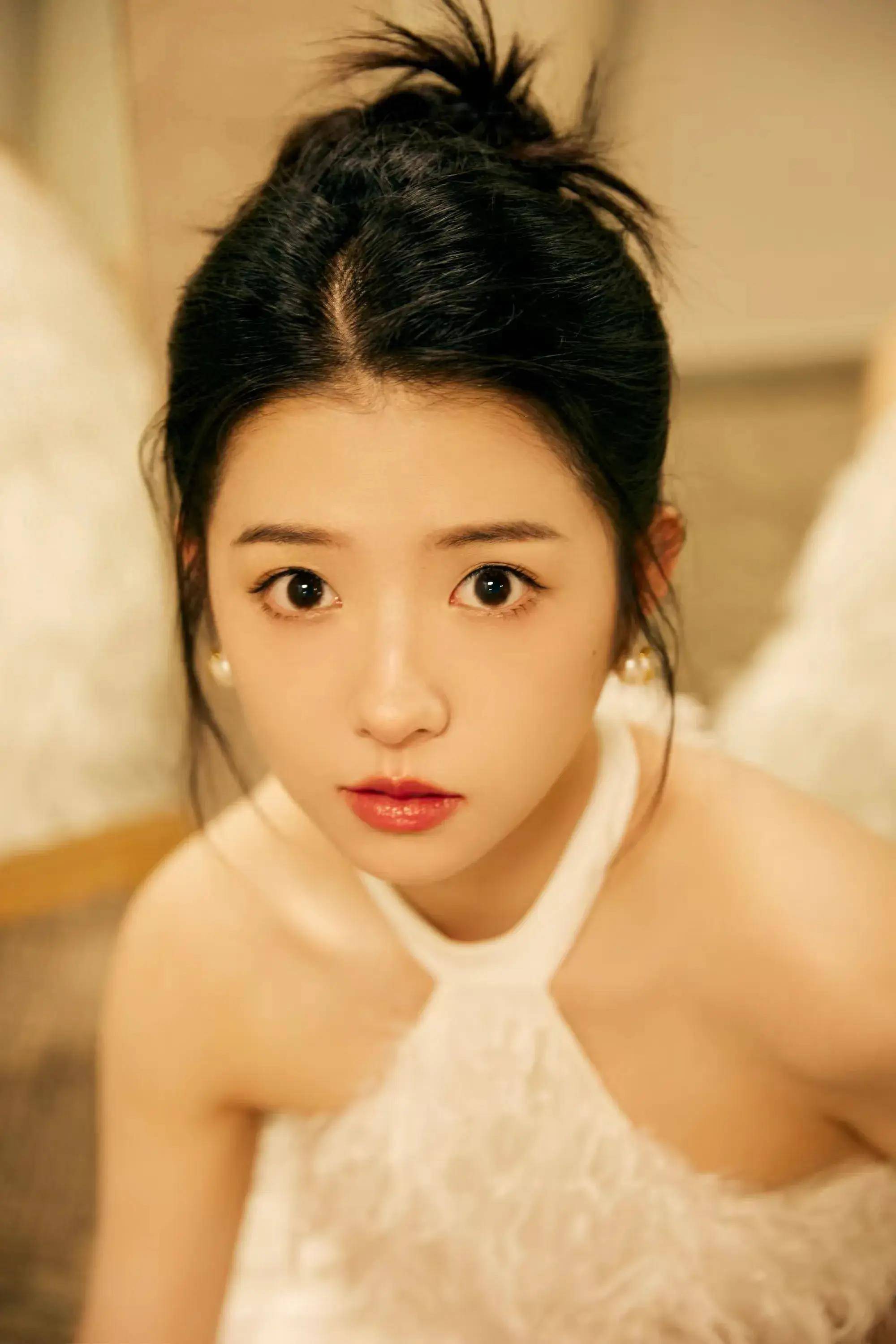 俏皮女孩儿,何蓝逗!