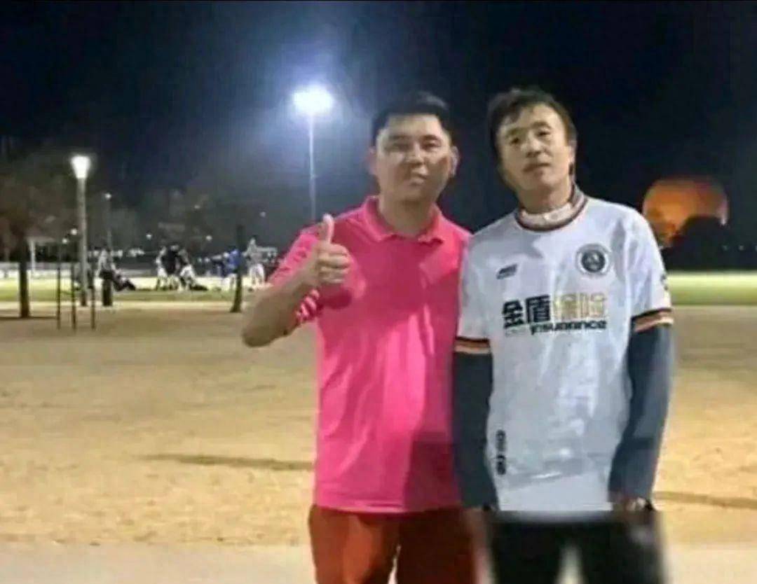 王永珀亮相美国野球场,曾经的泰山悍将活得很悠哉_深圳队_权健_职业