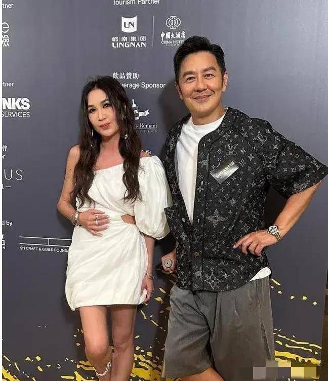 原创封神榜23年后主演再聚首陈浩民拄拐杖亮相温碧霞风采依旧