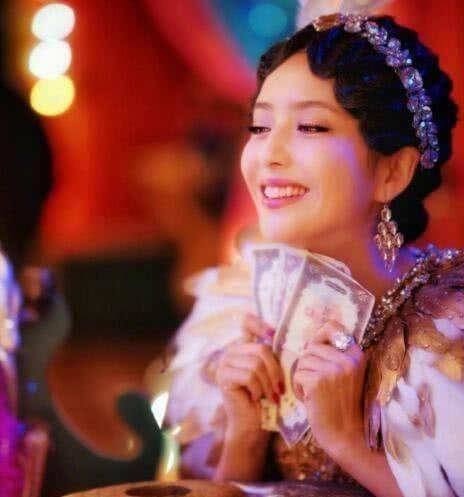 电影《鼠胆英雄》由岳云鹏和佟丽娅主演,目前正在热播中.