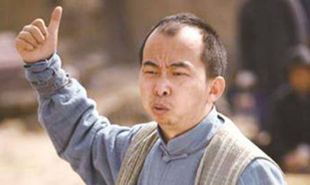 原创丑角巨兴茂26年做配角如今逆袭成百亿导演迎娶美貌娇妻