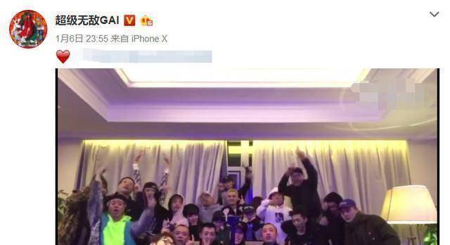 发文向全网诉述心中的苦闷,同时取关pgone,引发全网心疼的背景之下,pg