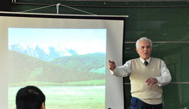 外国弃婴李忆祖被中国夫妇收养23岁成科学家称我是中国人