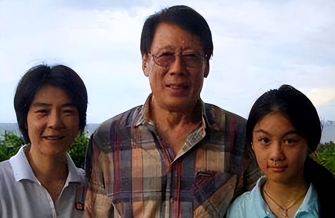 原创坎坷的焦晃两任妻子接连离去险些悲痛轻生等待22年一飞冲天