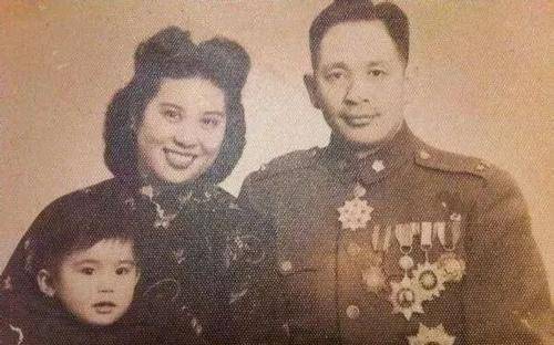 他是国军中著名的逃跑将军和贪财将军有一子成了著名影帝