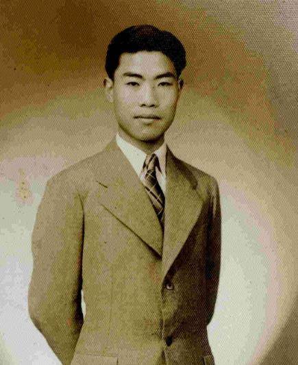 翩翩,懂得哄人,很快便取得了孔令仪的爱慕,此事被孔父孔祥熙知道后,他