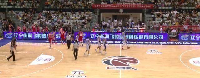 原创cba夏联辽宁男篮遭遇黑哨郭士强不满吹罚怒推裁判