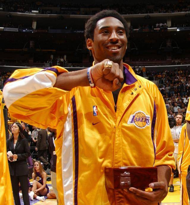 科比总冠军戒指以972万美元破纪录售出创nba历史新高