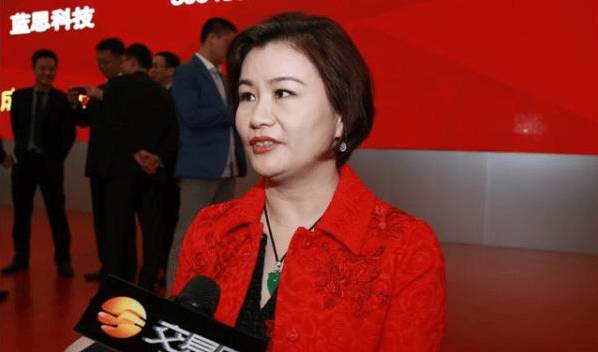 周群飞取代了碧桂园的杨惠妍,成为了新一代的中国女首富.