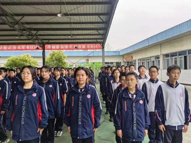 飒!红!成都四十九中枫林校区初一年级国防教育收官!