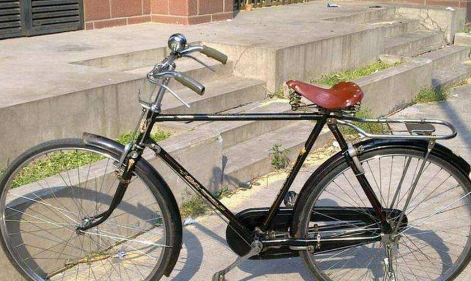 80年代买一辆凤凰牌自行车,要全家人做决定,攒钱数月才能买得起_搜狐