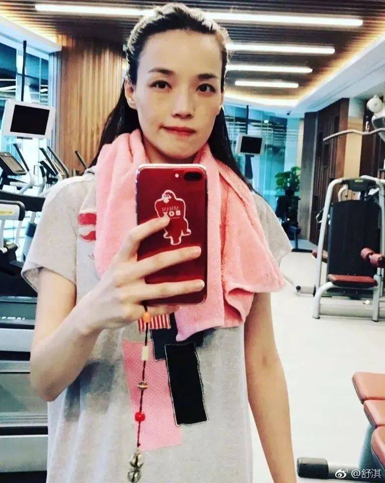 47岁舒淇素颜运动照诠释自律之美松弛感让岁月让步