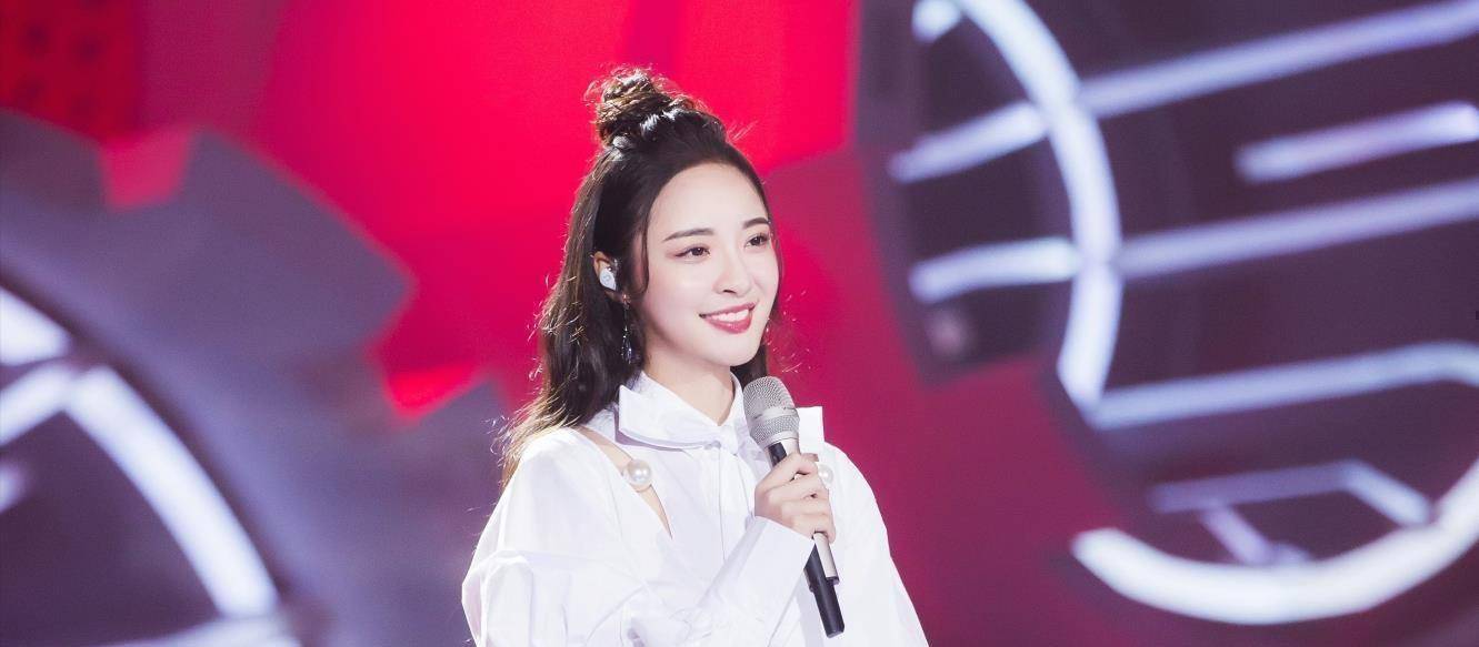 湖南卫视主持阵容洗牌两大台柱带四小花登台接班人被临时替换