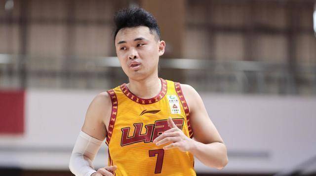 效力辽宁队的王庆明(cba球队喜欢给有资历的老将顶薪,包括张兆旭,张彪