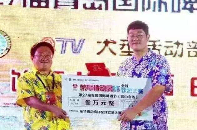 原创青岛酒王任光超获11连冠靠喝酒赢车买房还娶到漂亮老婆