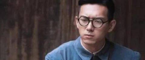 原创看了杨洋李现陈伟霆嘉伦的军装照后谁会让你产生一种心动的感觉呢