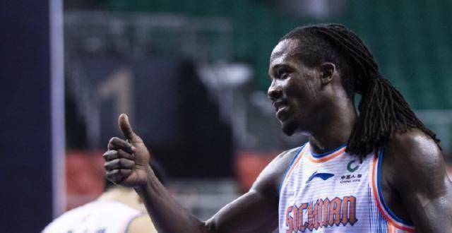 cba新赛季第一罚伊朗国手脚踢福特森被停赛一场罚款5万