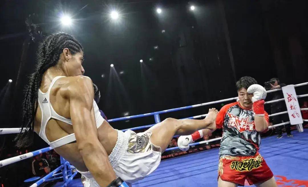 7连胜四年不败!_李明蕊_武林风_比赛