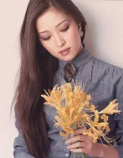 原创胡因梦气质更胜林青霞合照见高下难怪被誉为70年代第一美女