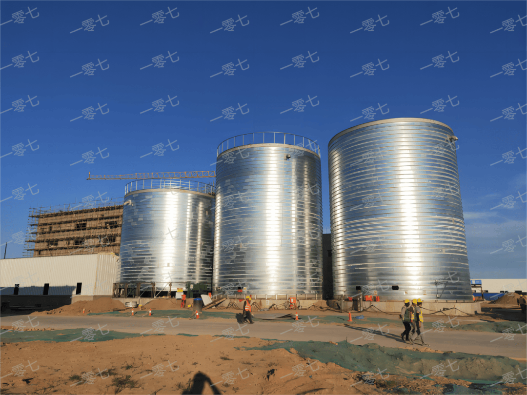 双膜气柜案例(1)现代牧业商河牧场20000m06双膜气柜底部直径:35米高